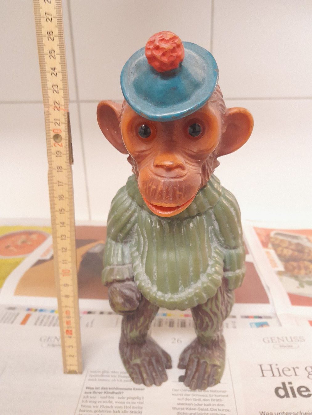 Statuette: Sehr alter Kunststoffaffe – Usato da Rüti ZH venduto da Alemanni