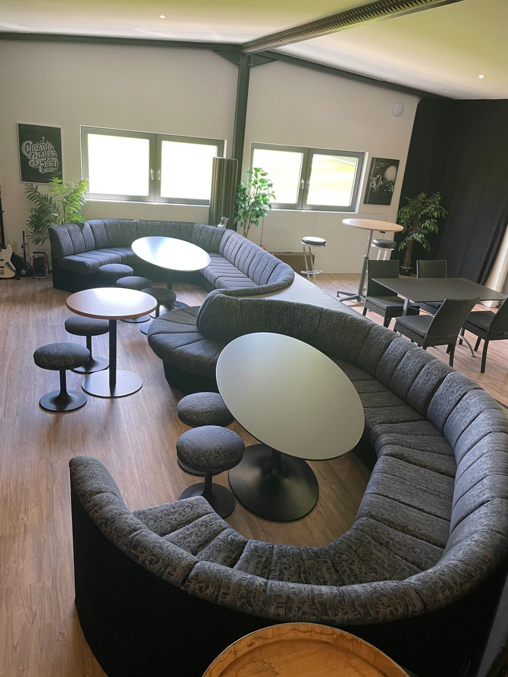 Divani: Bistro Launch 22 Sitzplätze Modular – Usato da Fislisbach venduto da inf_lcr9 1