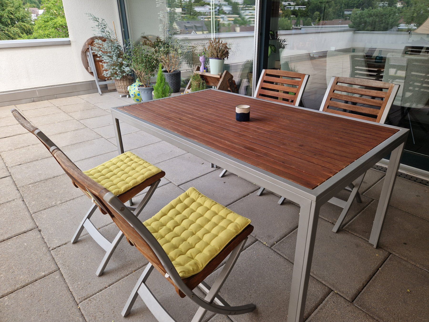 Set di tavolo e panche: Gartentisch Set mit 4 Stühlen – Usato da Wettingen venduto da kruemi 3