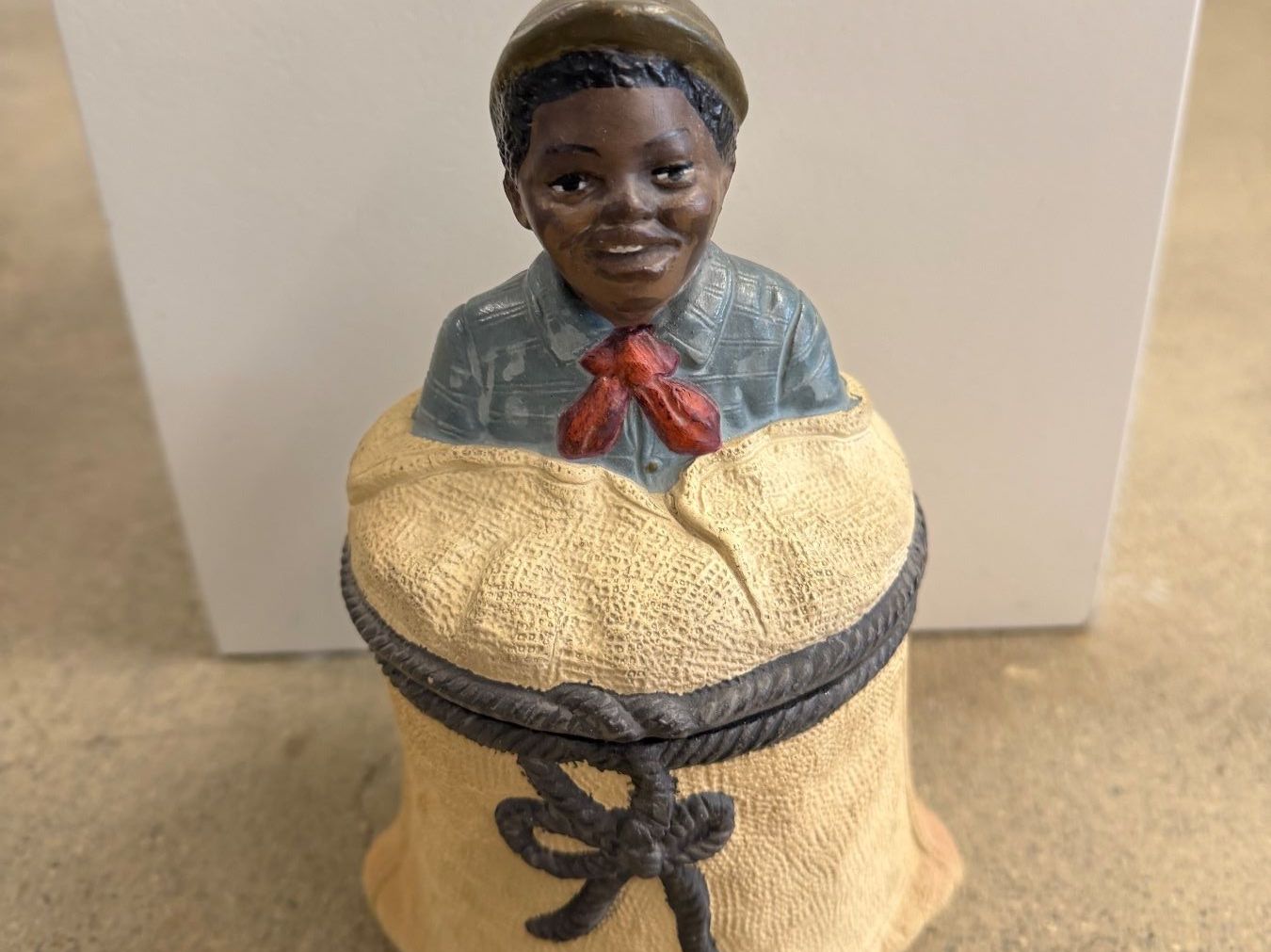 Figurines: Figur in einem Sackgefäss – D'occasion à Gümligen par Brocki-Reimal-Stift 1