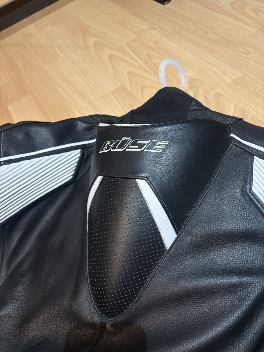 Costumes, combinaisons de sport et fonctionnelles: Büse Lederkombi – D'occasion à Schangnau par damian_sie 4