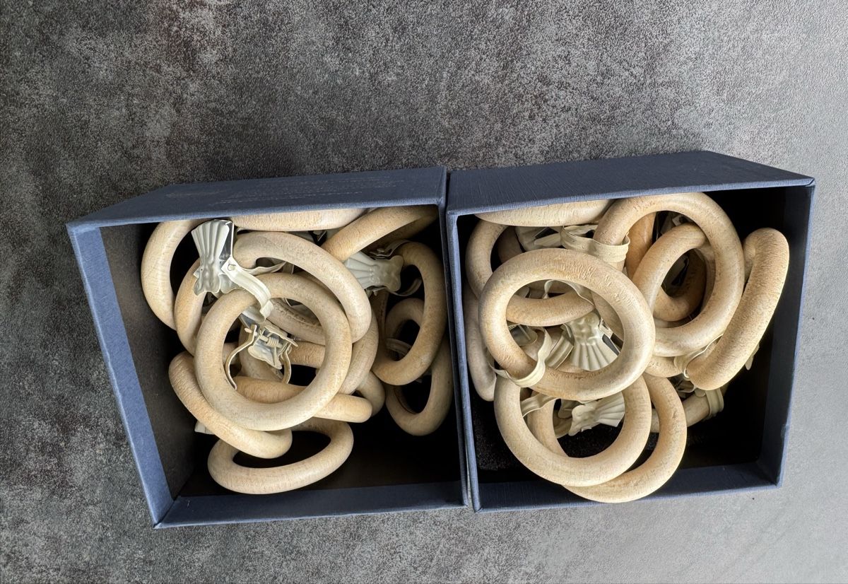 Sonstige Dekorationen & Accessoires: 30 Stck. Vorhangstangenringe hellbeige Durchmesser 4cm – Gebraucht aus Morschach von jeanhenrifabre