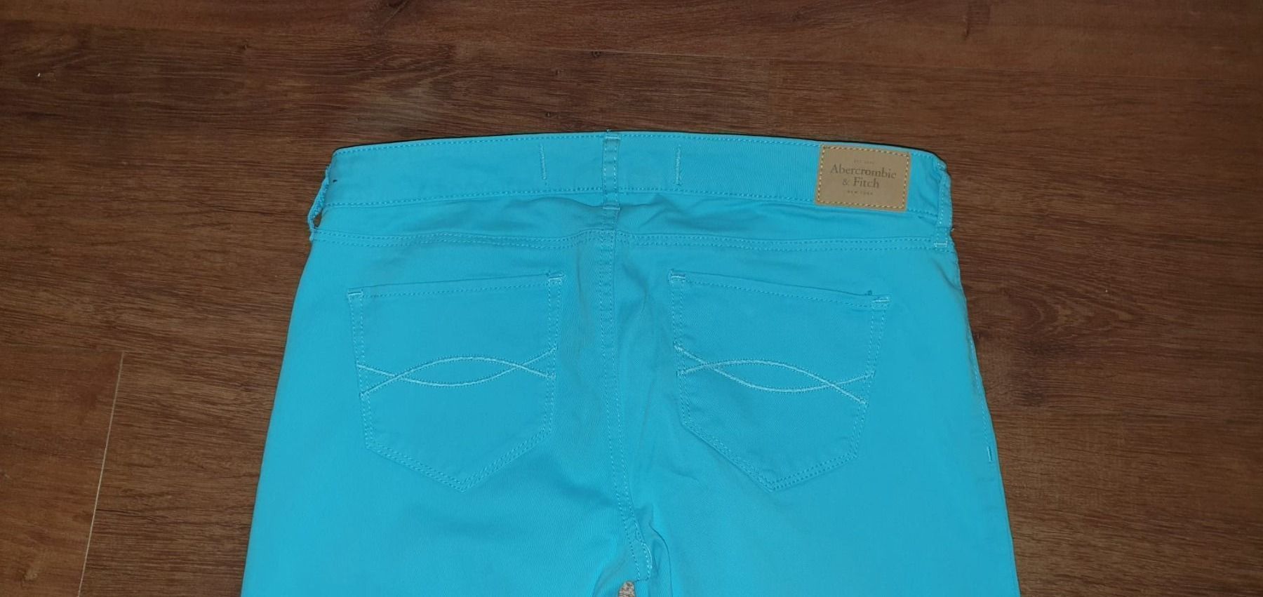 Abercrombie Pantaloni: Pantalons Abercrombie - US 6 – Usato da St-Sulpice VD venduto da juhdu 4