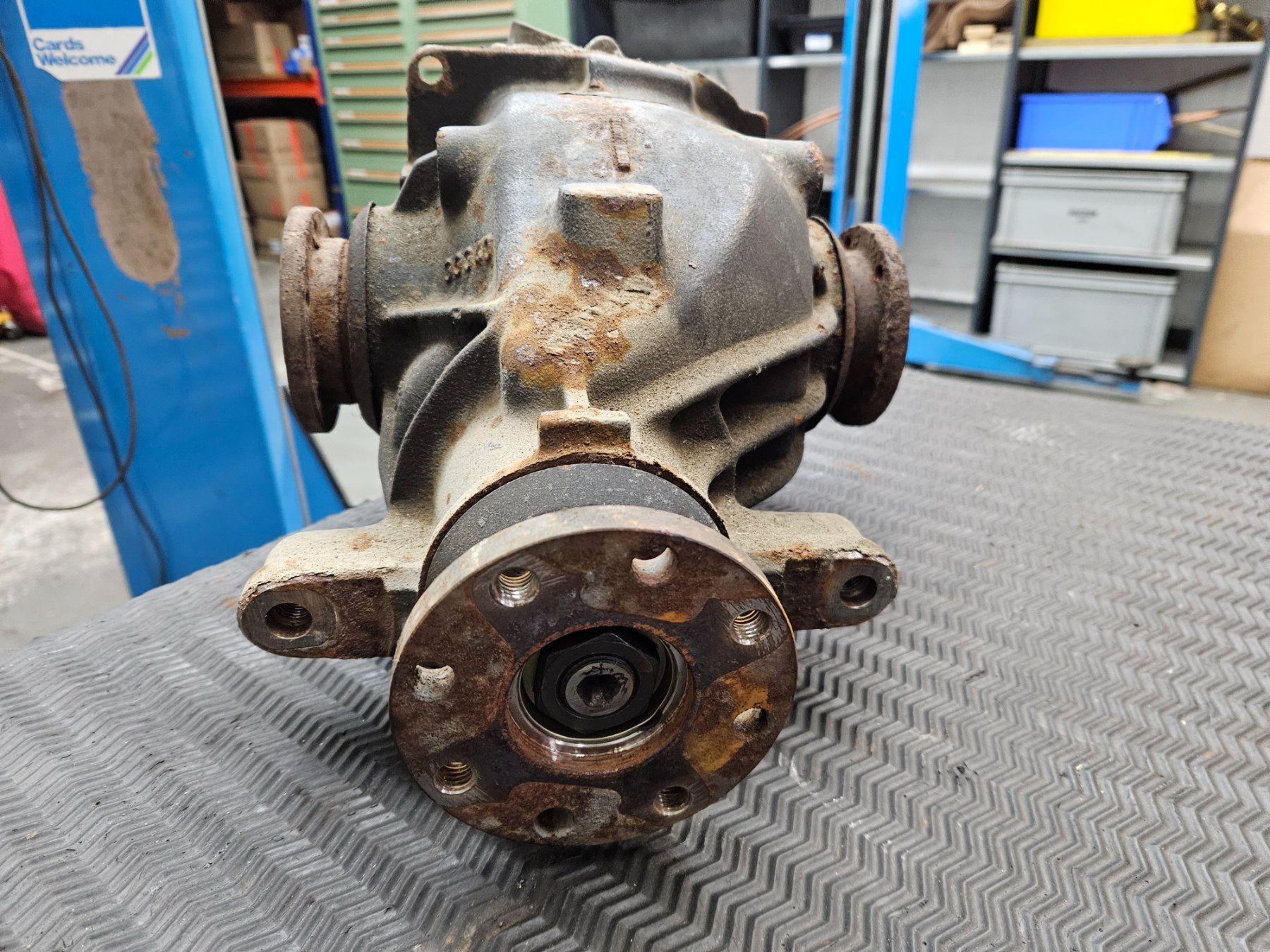 BMW Tutti pezzi di ricambio auto: BMW E46  Differential – Usato da Winterthur venduto da ThomasVtec 2