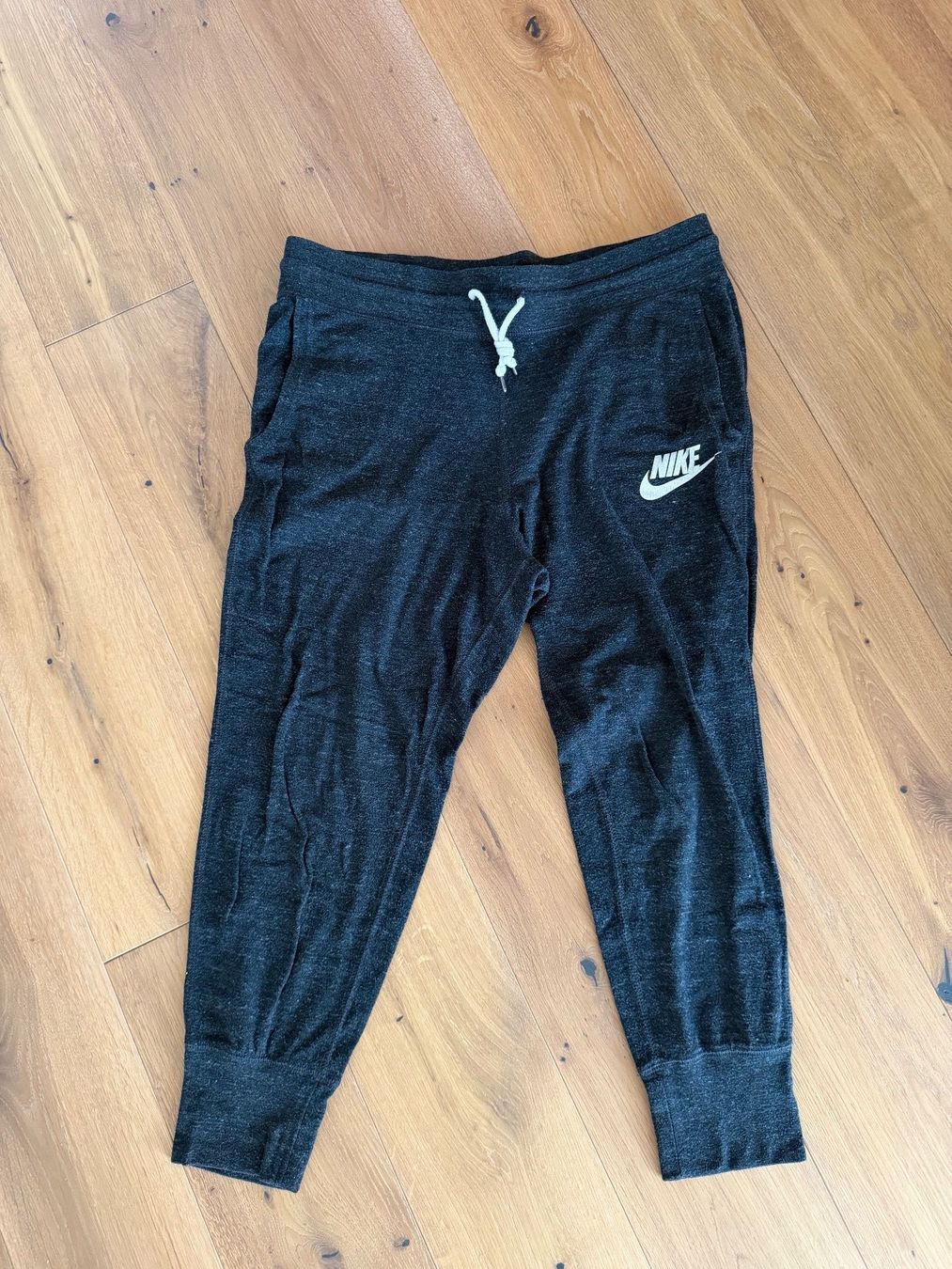 Pantaloni: Nike Damen Trainerhose Gr. L – Usato da Liestal venduto da bikerin96