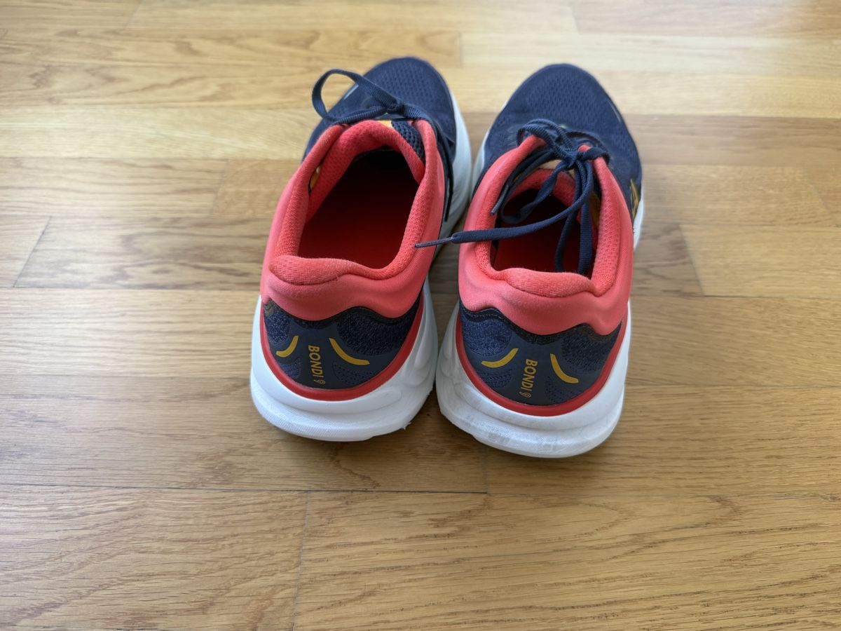 Hoka One One Scarpe da uomo: Hoka Bondi 9 44 2/3 – Usato da Rheinfelden venduto da Rheinfelder 1