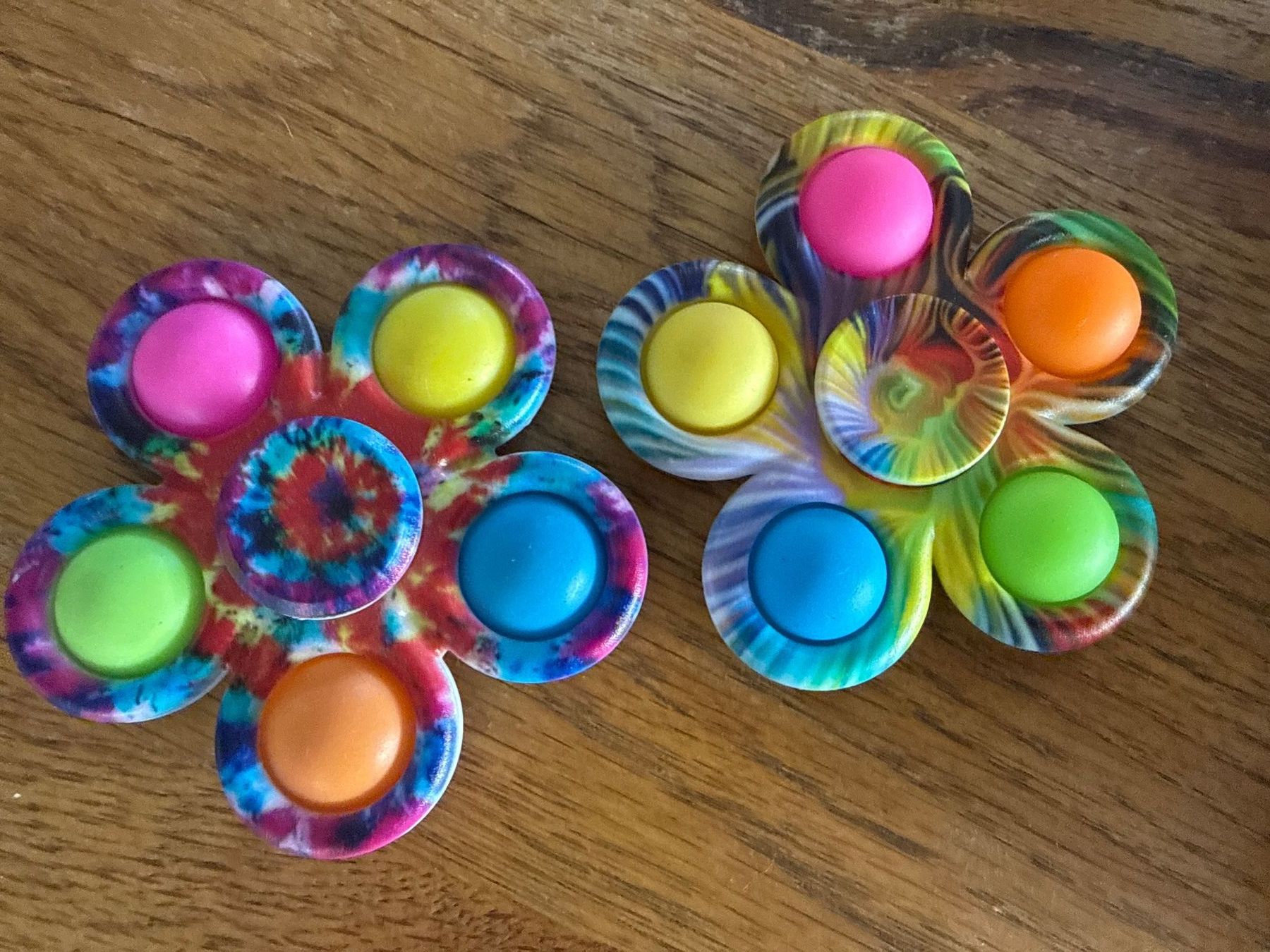 Giocattoli: 2x Fidget-Spinner: sensorisches Stressabbau Drehspielzeug – Nuovo (secondo la descrizione) da Teufenthal AG venduto da MeineSchatztruhe