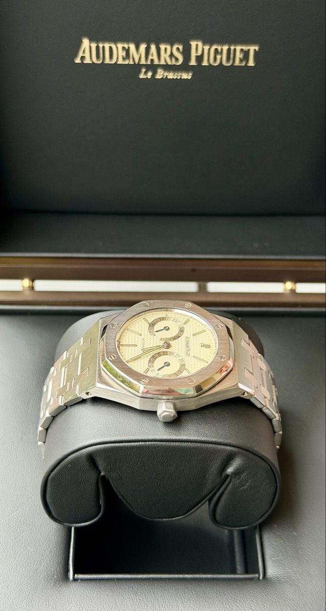 Audemars Piguet Orologi: Very RARE AP Royal Oak Cream Automatic – Usato da Zürich venduto da WATCHROOM 6