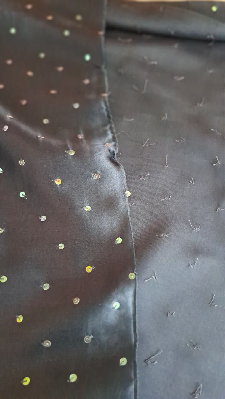 Tessuti: Pailletten bestickter Seidensatin – Nuovo (secondo la descrizione) da Reutigen venduto da IrisFashion 3
