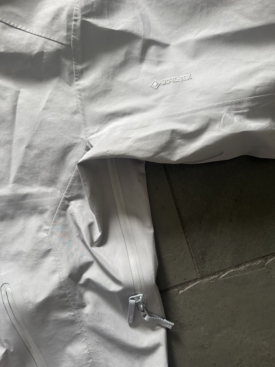 Arcteryx Giacche: Arc'teryx Beta LT Jacket M/M Gore-Tex – Nuovo (secondo la descrizione) da Kaltbrunn venduto da nku_d7xr 2