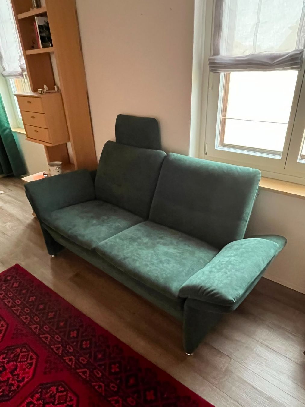 Peintures: Sofa dunkelgrün, neuwertig – D'occasion à Huttwil par Dorni4950 1