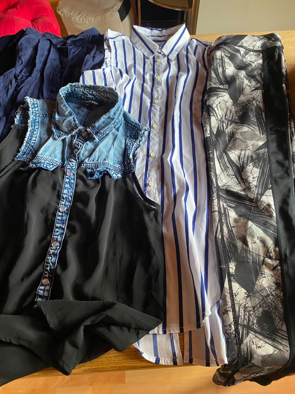Lotti di vestiti: 13-teiliges Damen-/Mädchenpaket Gr. S – Usato da Röschenz venduto da Tashroal 7