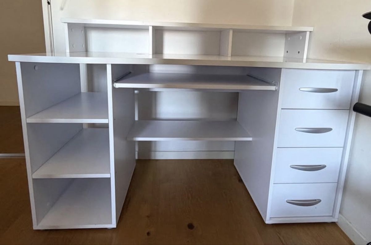 Bureaux: Schreibtisch – D'occasion à Rotkreuz par jeonnab1