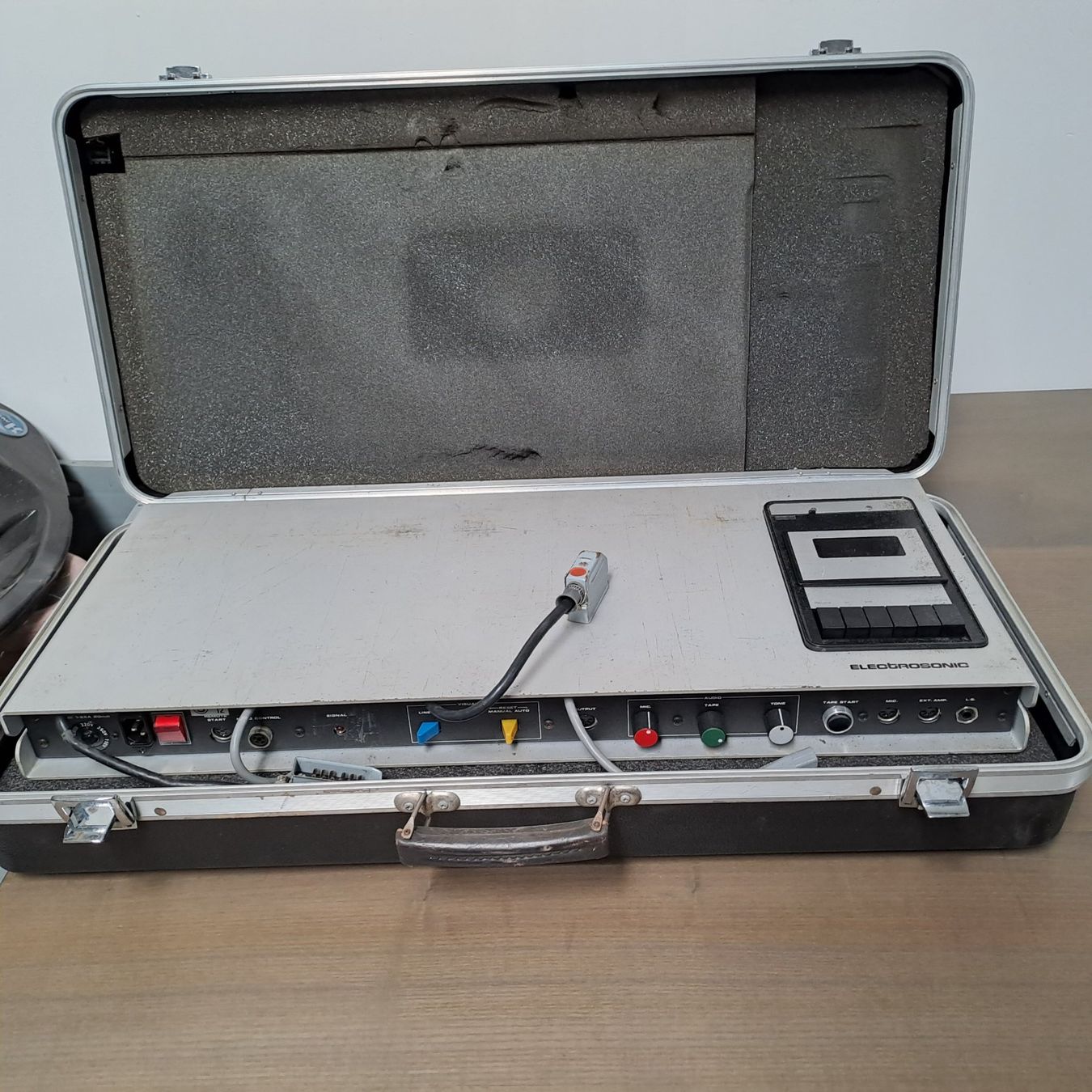 Console di mixaggio: Electrosonic – Usato da Stetten AG venduto da 48221948