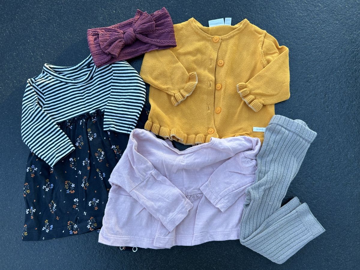Lotti & Set di vestiti: Kleiderpaket Mädchen Gr. 50/56 – Usato da Sonnental venduto da dia_bkn7 2