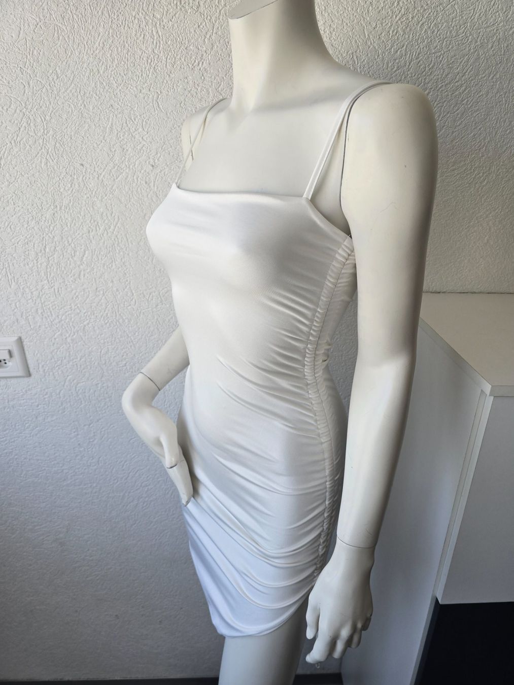 Robes: Robe asymétrique Taille -XS – Neuf (Voir description) à Les Verrières par kitel79 4