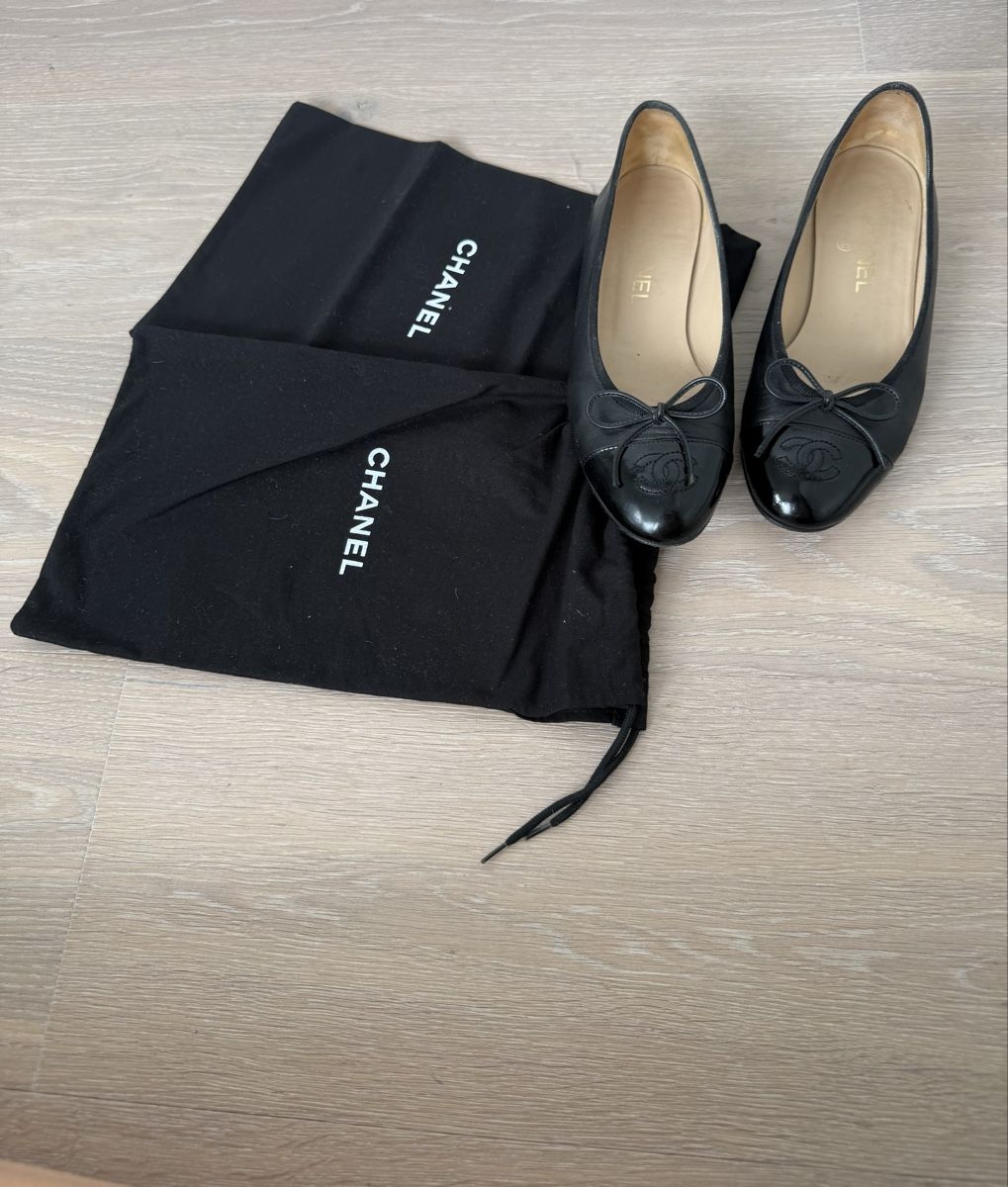 Chanel Chaussures femmes: Chanel Ballet Flats Black Leather, Size 37.5 – D'occasion à Zug par Beolingus22 1