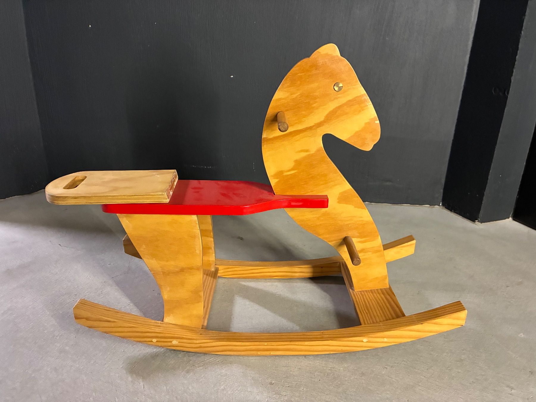 Jouets: Handgefertigtes Holzschaukelpferd – D'occasion à Zürich par ste_7fc5 2