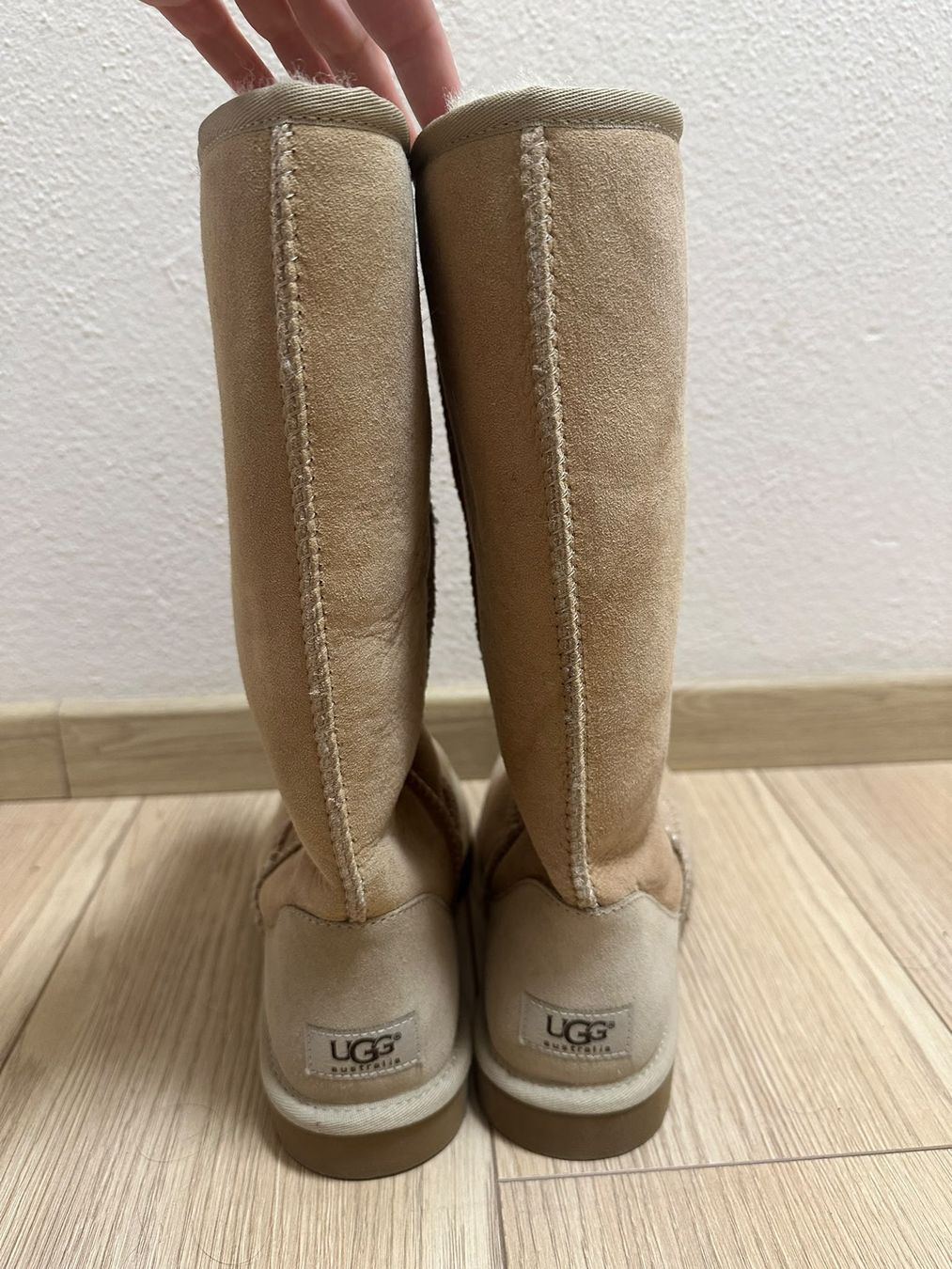 Ugg Chaussures femmes: Ugg Classic Tall II Boot – D'occasion à Genestrerio par RUSTY_VIK 1