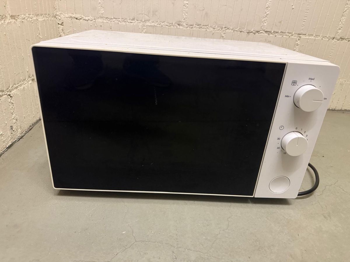 Elettrodomestici da cucina: White Microwave Oven – Usato da Moosseedorf venduto da ram_c65w