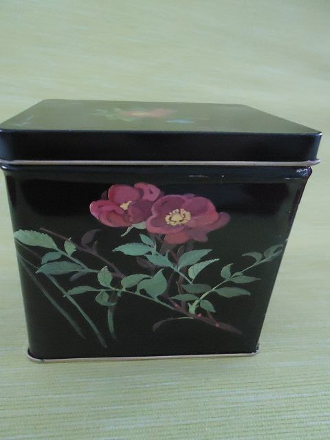 Altro in Decorazioni & Accessori: Dekorative Vintage Dose mit Rosenmuster, Schwarz, – Usato da Ergisch venduto da Haemmerli59 5