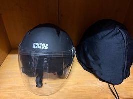 Zwei Motoradhelme, Marke ixs