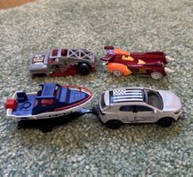 Lot de petites voitures et bateau Majorette & Hot Wheels