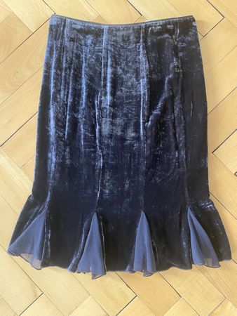 Très belle joupe en velours marron foncé