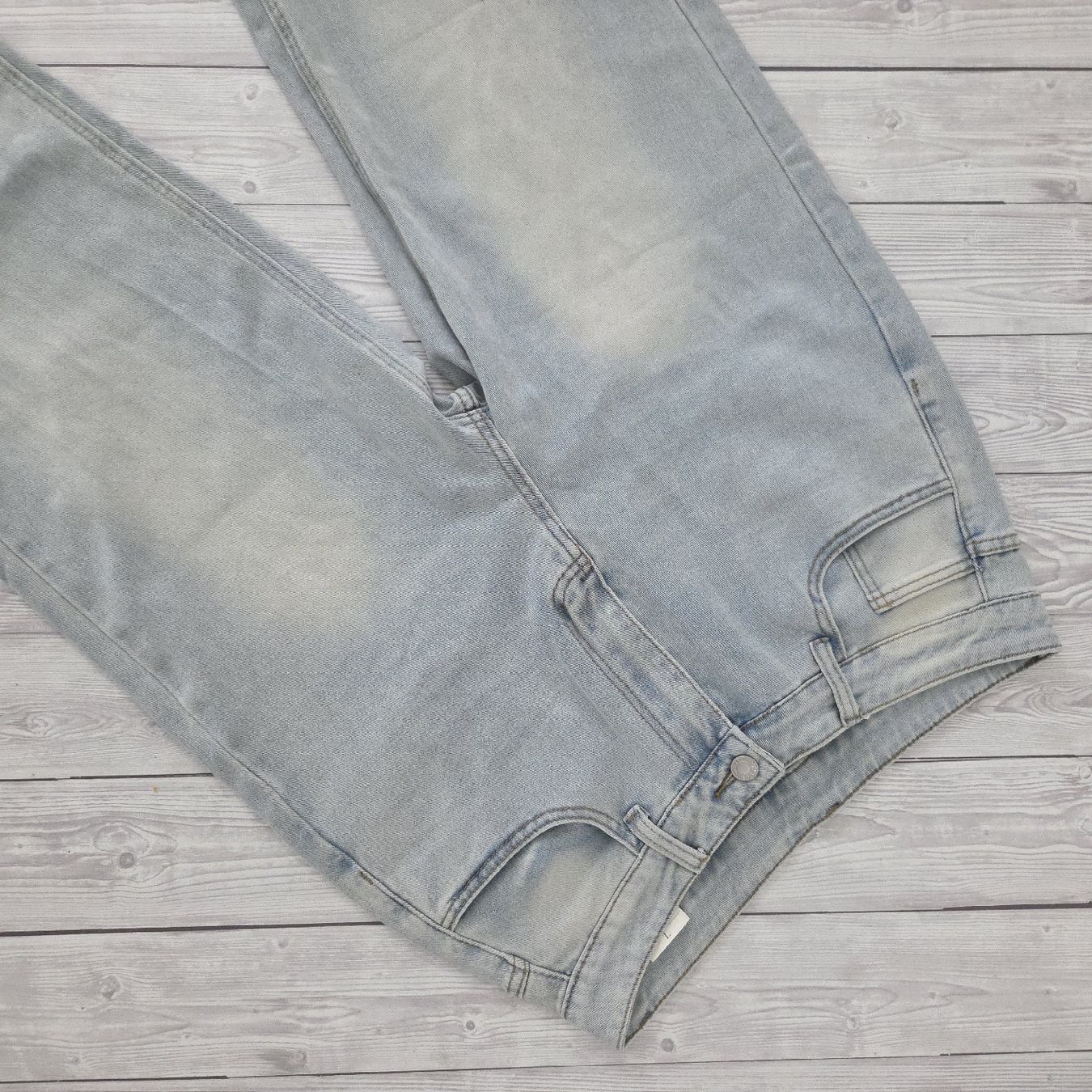 Jeans: Trendige, helle Jeans in Grösse L – Neu und originalverpackt aus Näfels von CH.Kchlineknopf 5