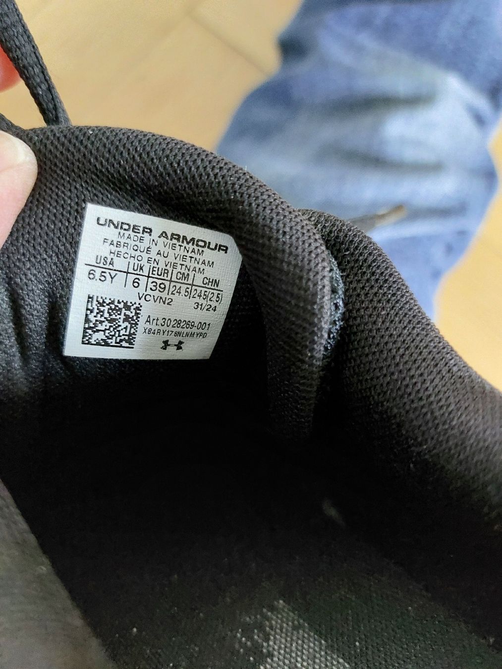 Under Armour Scarpe per ragazzi: Turnschuhe schwarz – Usato da Kriens venduto da nordlicht09 5