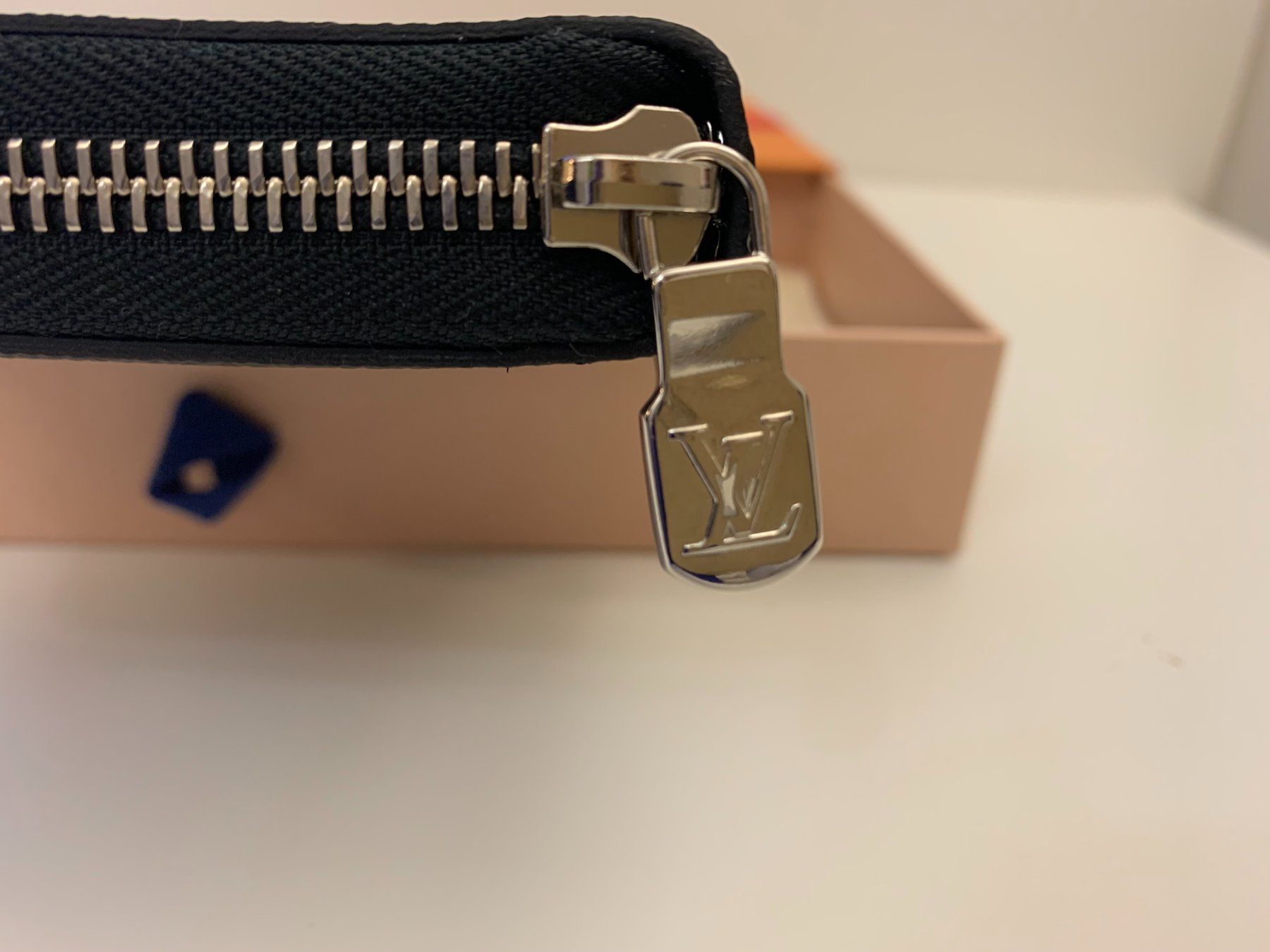 Louis Vuitton Portafogli: Louis Vuitton Damier Graphite Zippy Long Wallet N60111 – Nuovo e nell'imballaggio originale da Genestrerio venduto da fra_c955 7