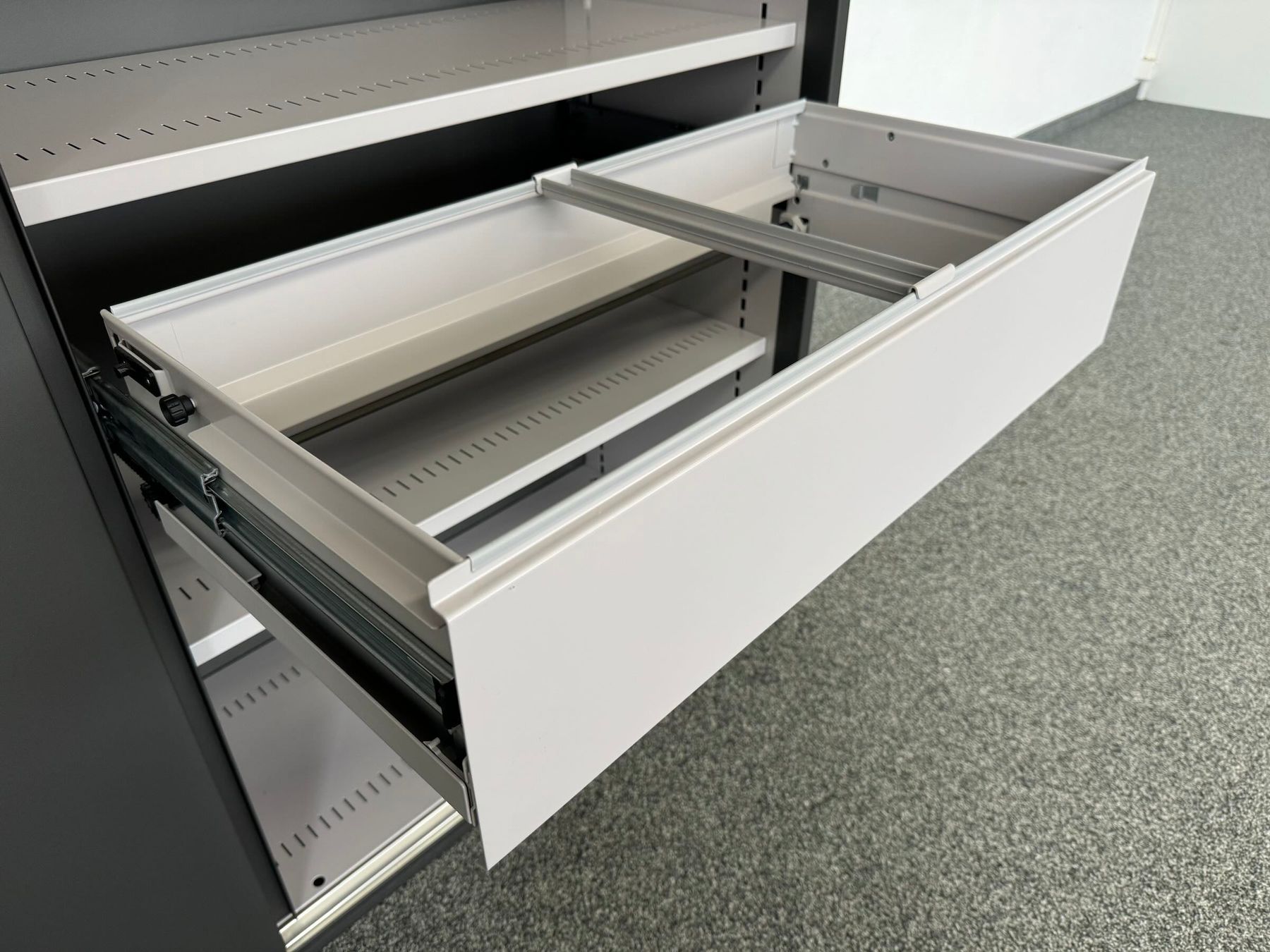 Lista Banconi: Lista Office LO Storage Hängeregister-Einsatz Hellgrau – Usato da Schönenwerd venduto da mcofficeshop 3