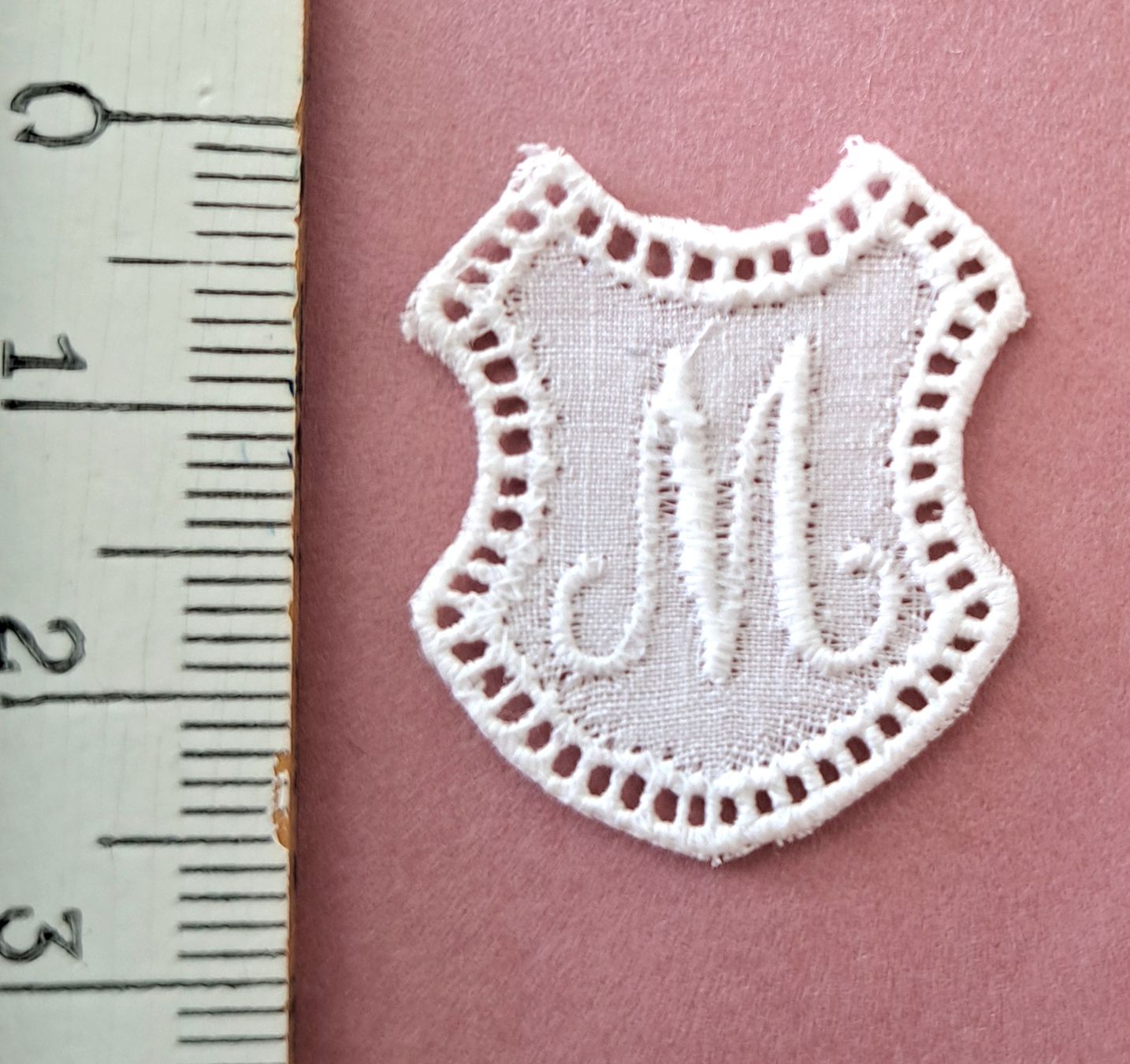 Tessuti: " M " Monogramme dentelle de coton ancienne- à coudre – Nuovo e nell'imballaggio originale da Hauterive NE venduto da ali_vintage 1