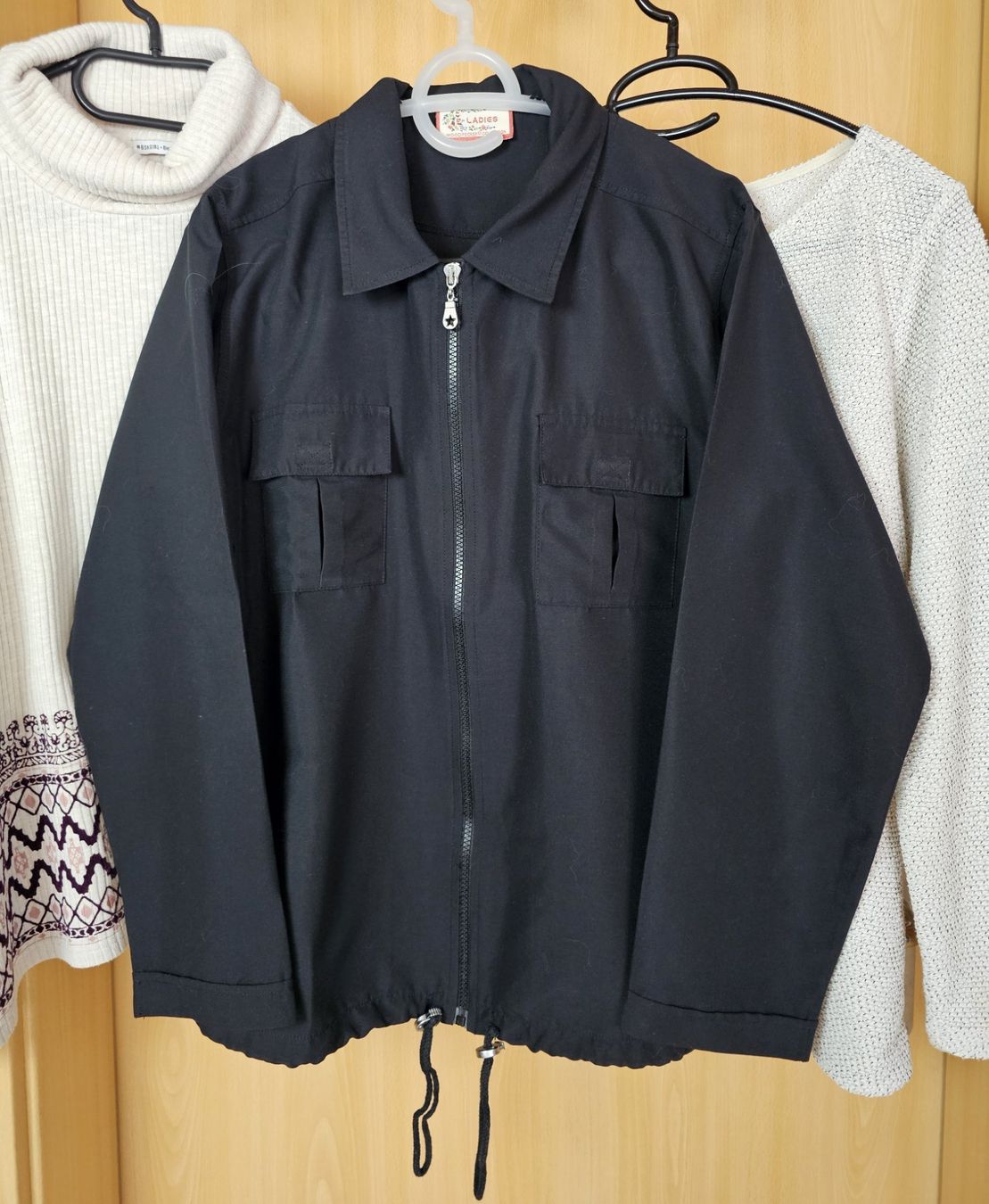 Lots de vêtements: Jeans & 3 Oberteile Grösse 40/42  L – D'occasion à Einigen par Pretorius66 3