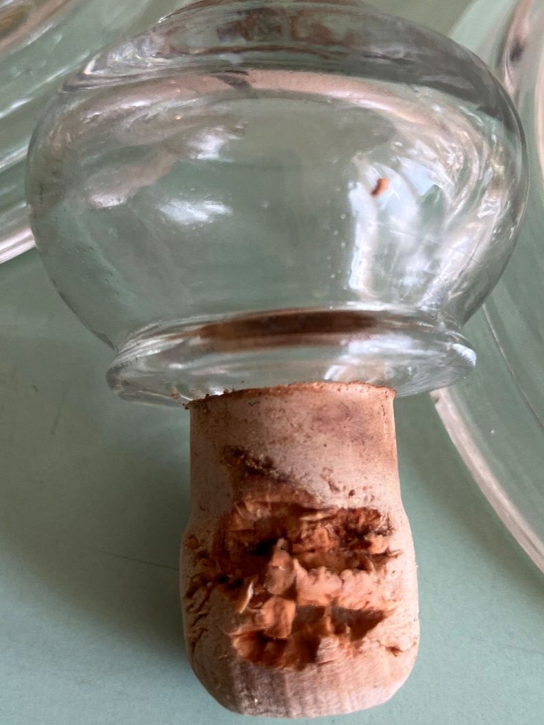 Caraffe: 2 Vintage Glaskaraffen, mit Innenfiguren – Usato da Sattel venduto da Pinggi7 7
