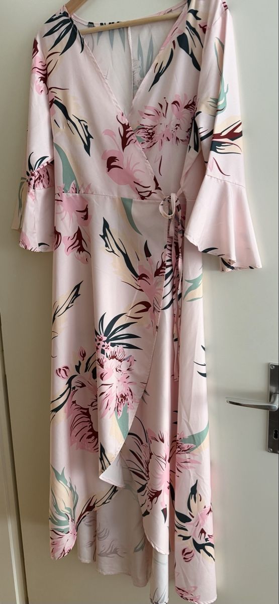 Kleider: Robe longue, taille M, matière légère – Neu (gemäss Beschreibung) aus Genève von len_5q5n