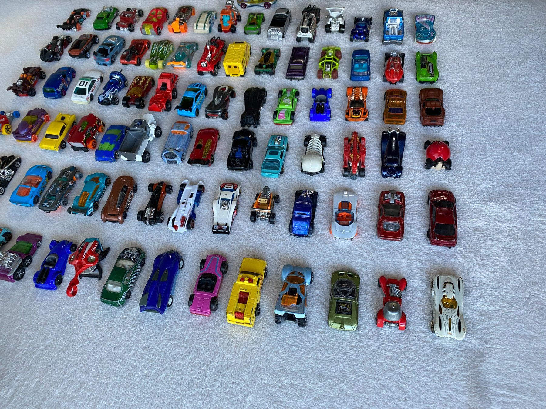Hot Wheels Giocattoli: Sammlung 85 Hot Wheels Spielzeugautos – Usato da Spiez venduto da Mlandcruiser 5