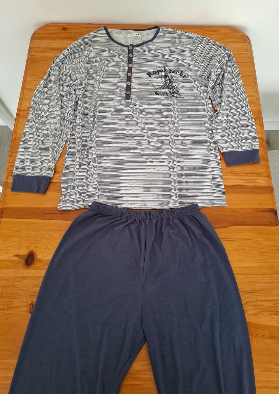 Pigiami: Pyjama Gr. L – Usato da Birsfelden venduto da aer_q78f 1