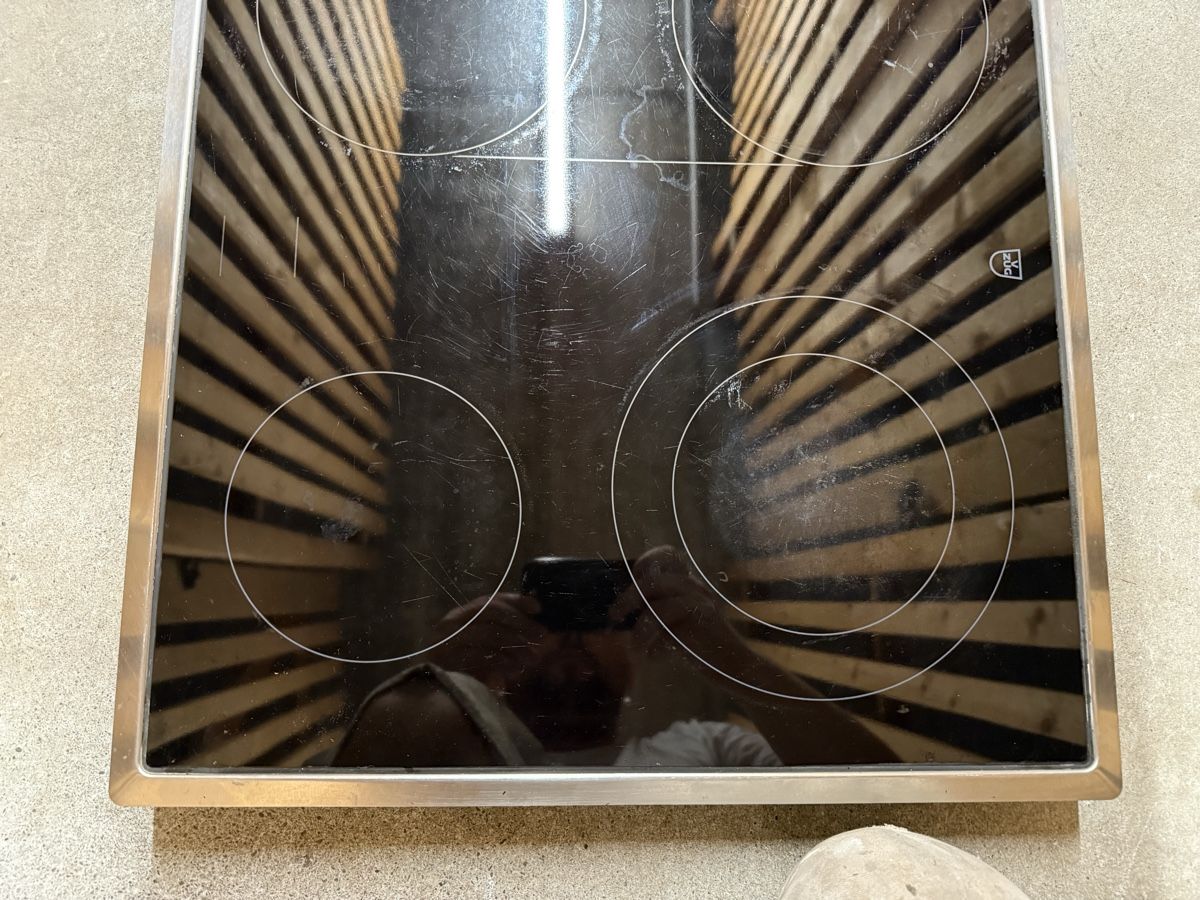 Cucine: Herd. Plate. pCookTop V600 E804B – Usato da Adliswil venduto da F.B.E 2