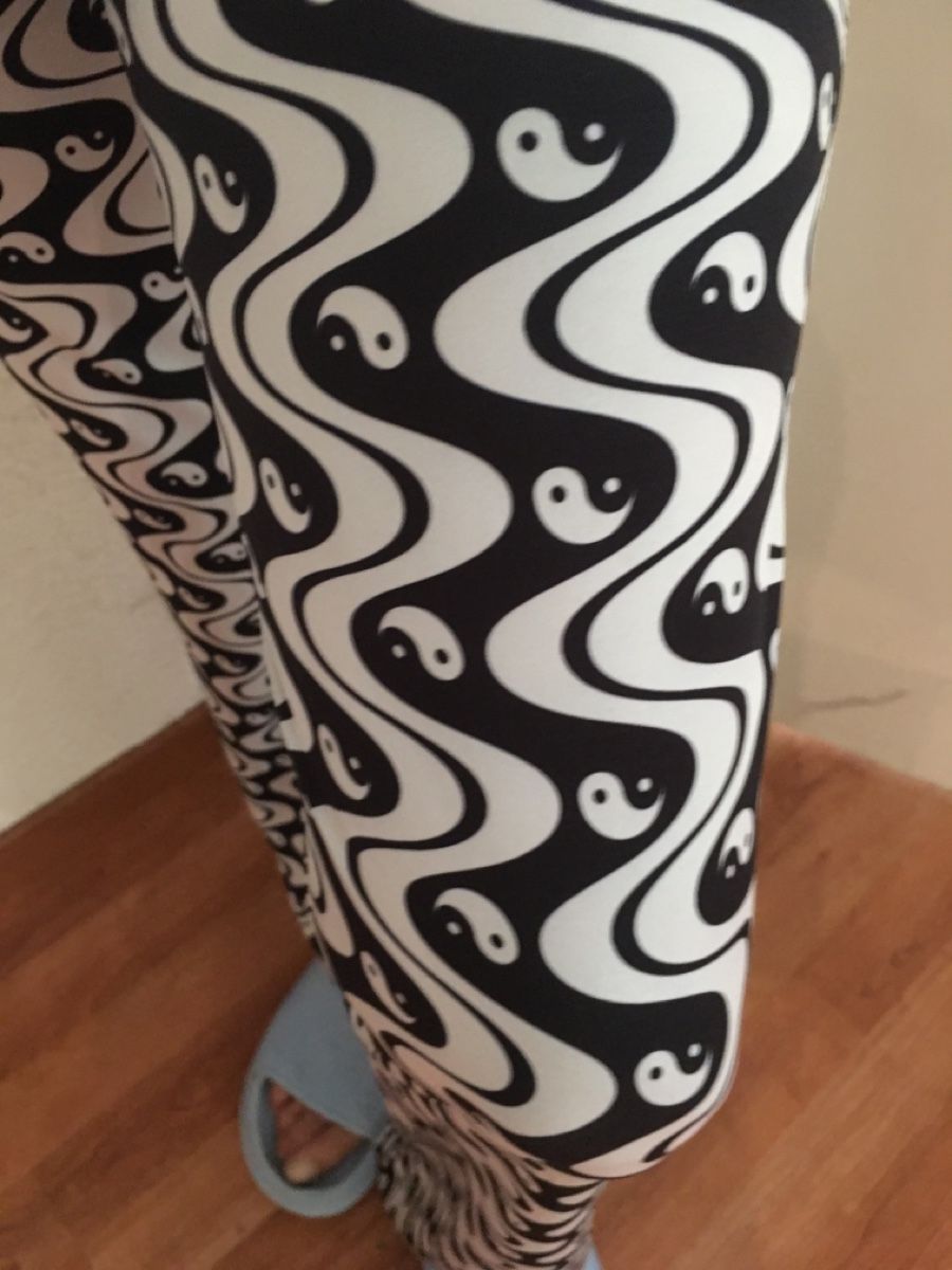 Pantaloni: Ying Yang Hose - Groovy Style - Pull& Bear - Größe S – Nuovo (secondo la descrizione) da Le Grand-Saconnex venduto da christianbmarx 2