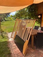 Bett 160x200. Helles Massivholz und Schwarz.