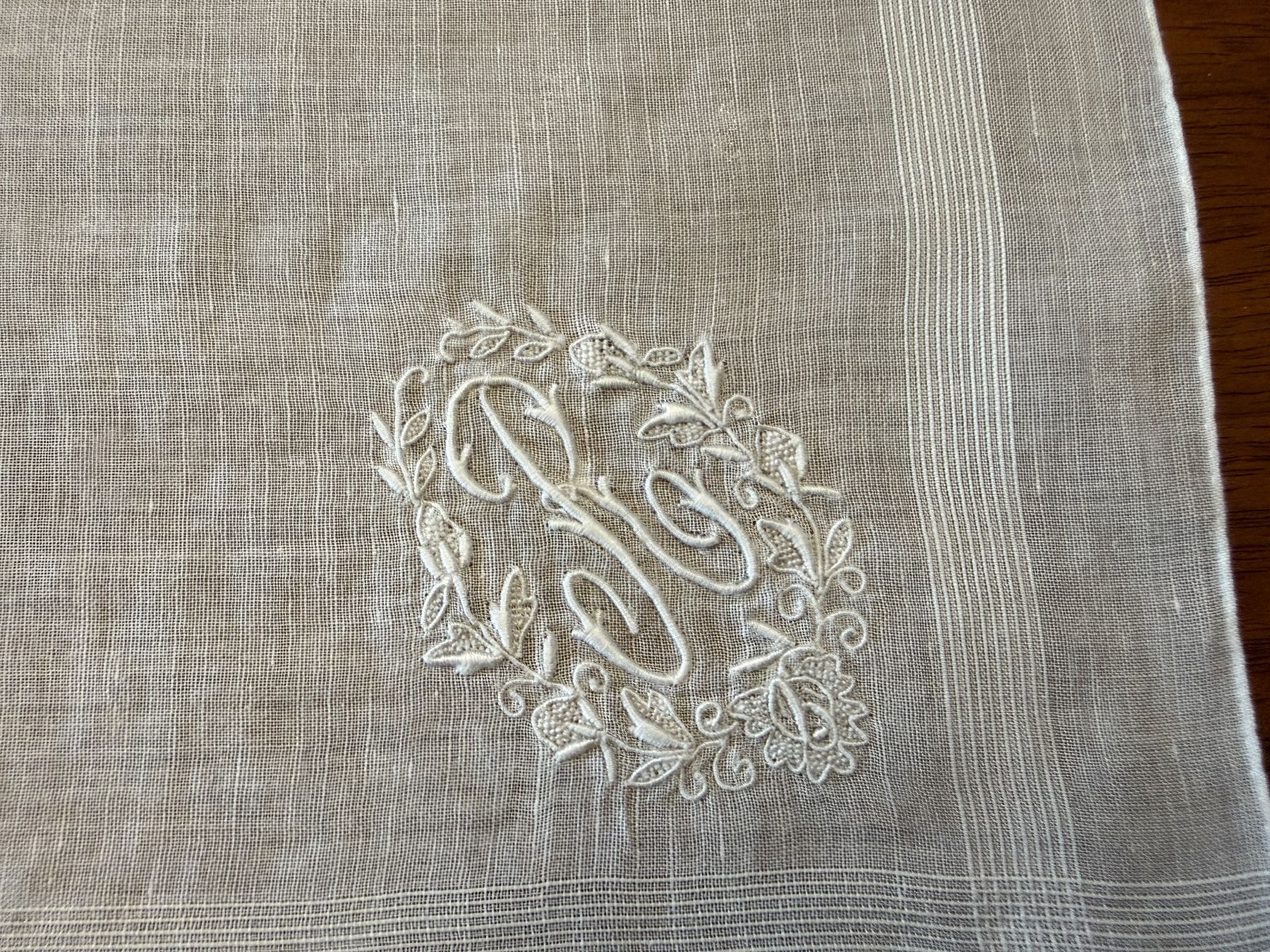 Altro in  Abbigliamento & Accessori: Stofftaschentuch weiss mit Blumenmuster gebraucht – Usato da Erstfeld venduto da Mario_boe0 1