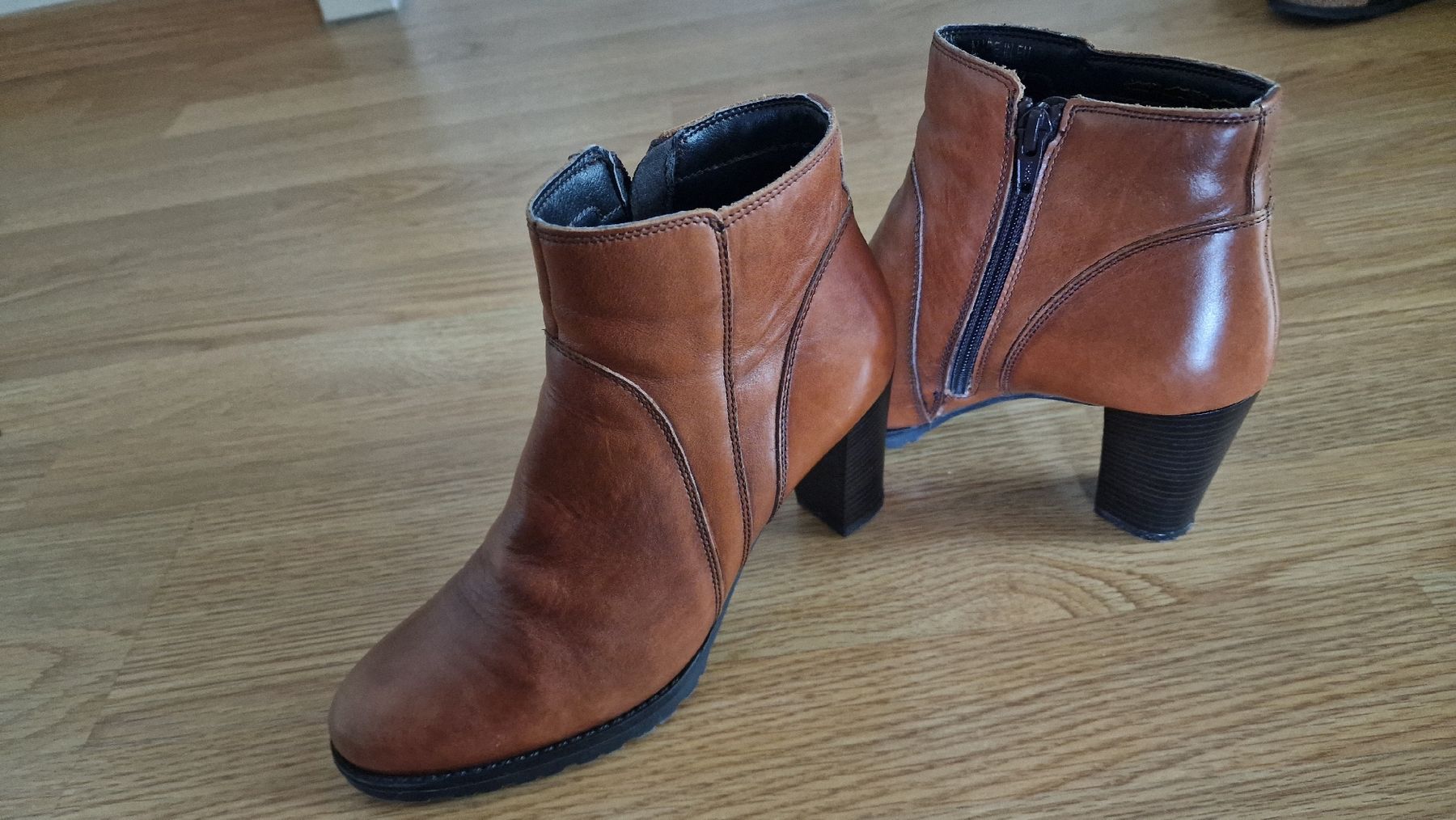 Damenschuhe: Stiefel – Gebraucht aus Wil SG von ral_dgc2