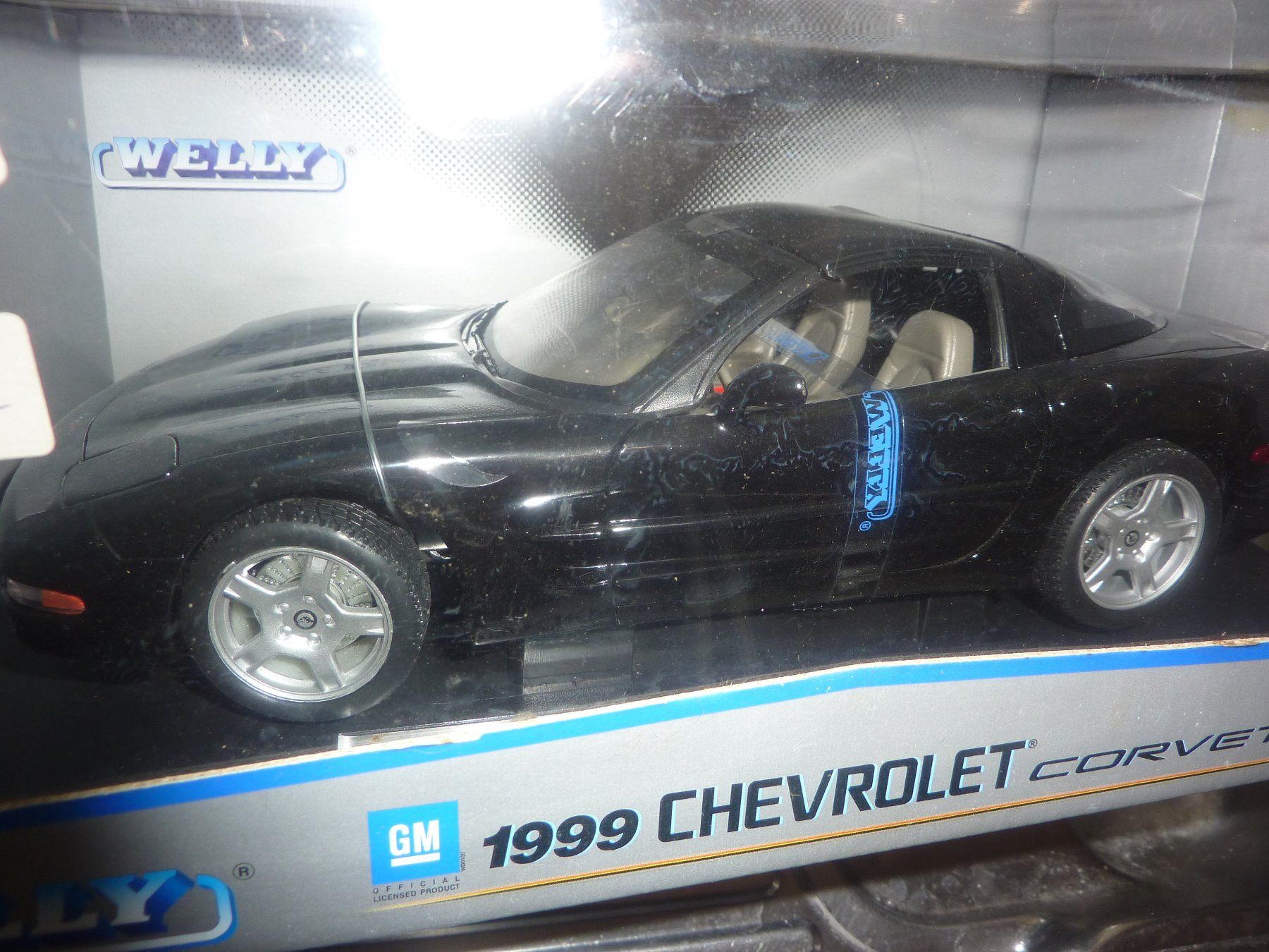 Chevrolet Modellini d'auto: CORVETTE 1999 – Nuovo e nell'imballaggio originale da Balsthal venduto da bouteliee