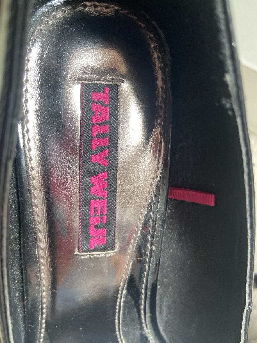 Scarpe da donna: Schwarze Lackpumps Gr.37 – Usato da Sirnach venduto da SpeedyGT 1
