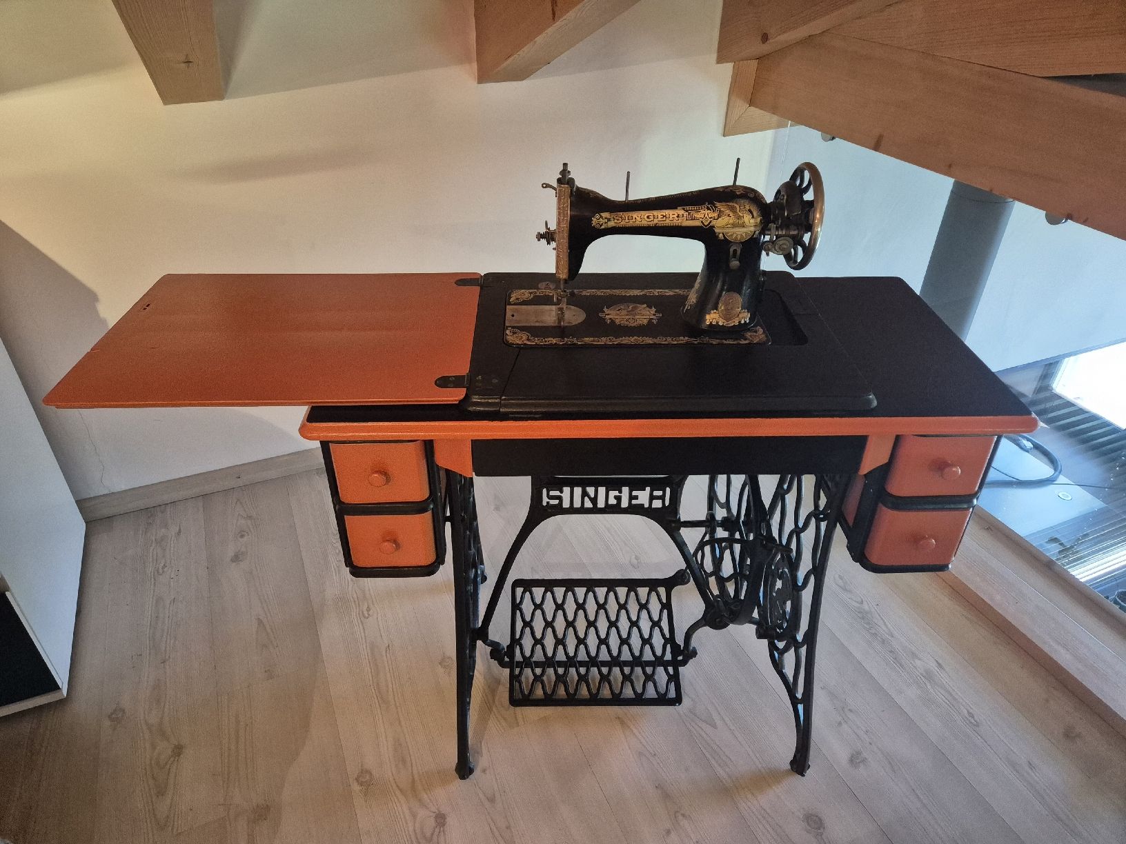 Singer Macchine da cucire: Machine Singer. Meuble entièrement rénové. – Usato da Argnou (Ayent) venduto da emnonaol