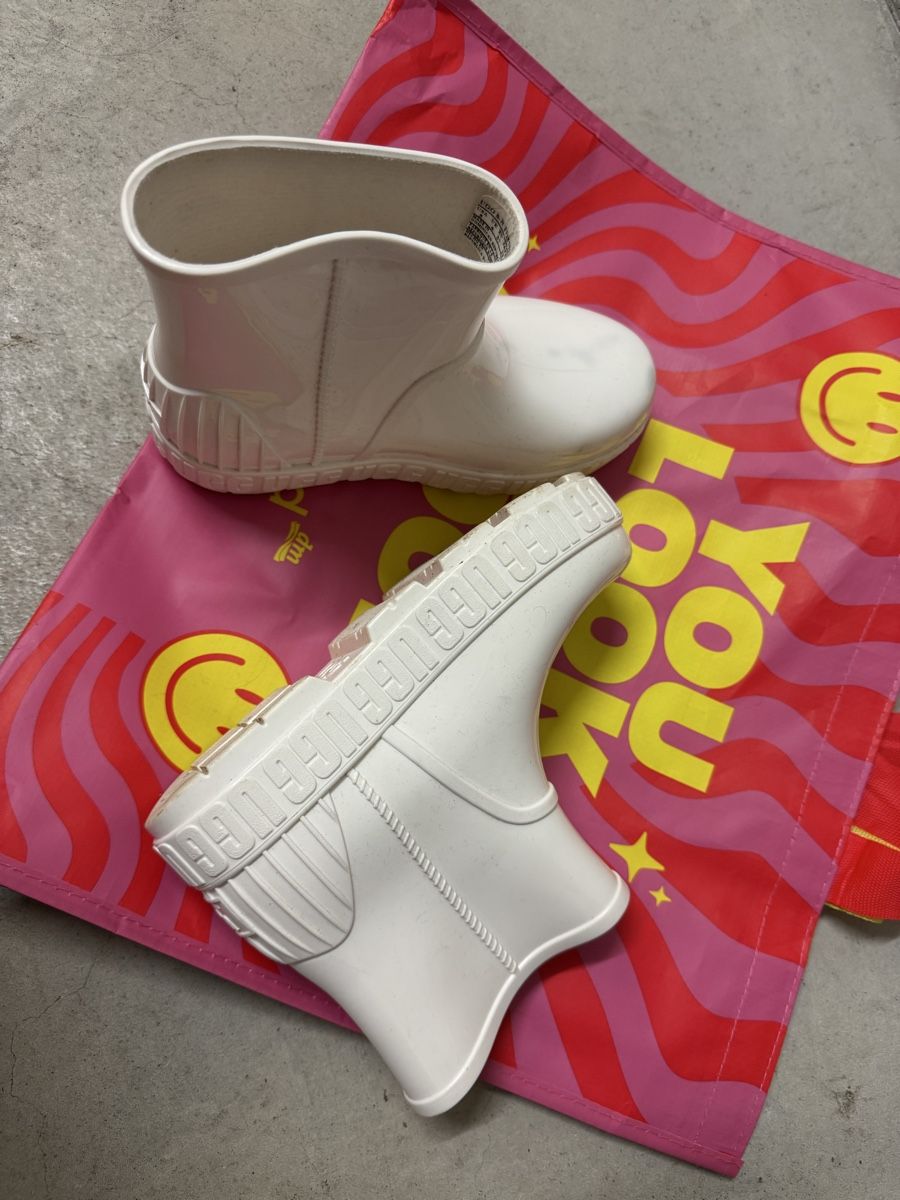 Ugg Scarpe da donna: Gefütterte Gummistiefel von UGG – Usato da Winterthur venduto da ste_5vfj 2