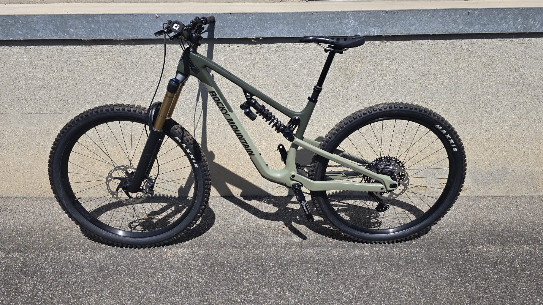 Rocky Mountain Bicycles Velos: Rocky Mountain Altitude Carbon – Neu (gemäss Beschreibung) aus Oppikon von JoaoLeon