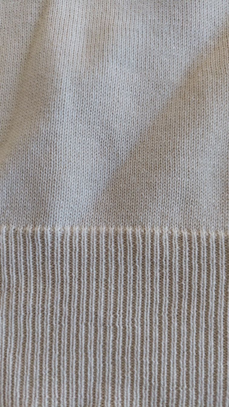 Gilet & Giacche senza maniche: Sportlicher Pullunder, Weiss mit marineblauem V-Ausschnitt – Usato da Gwatt (Thun) venduto da Letzte-Chance 7