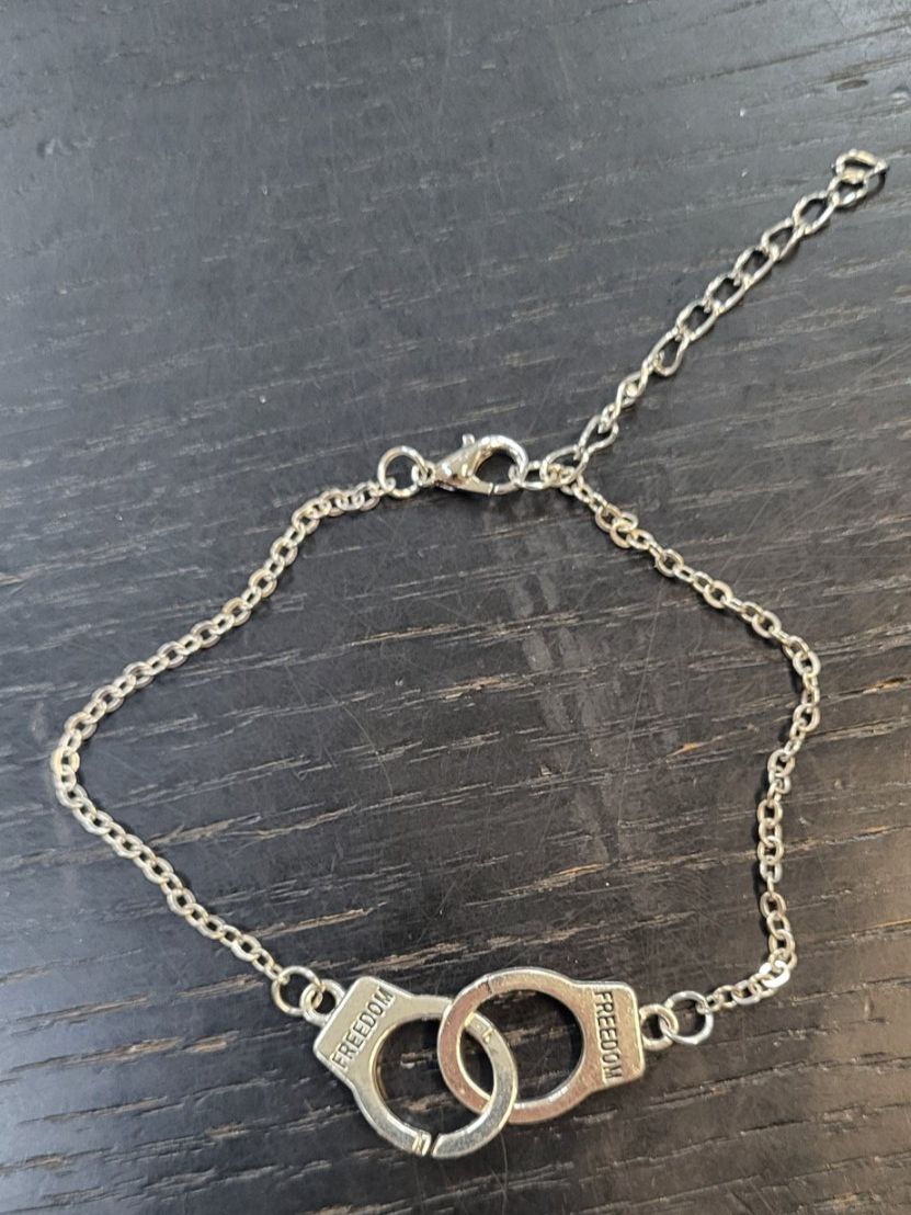 Sonstiges für Firmenanlässe & Parties: Coole Fusskette im Handschellen Design – Neu (gemäss Beschreibung) aus Figino von MabaStore24